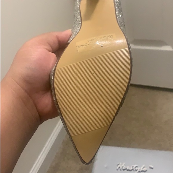 Heels/Shoes - Picture 2 of 5